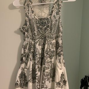 White and grey paisley top